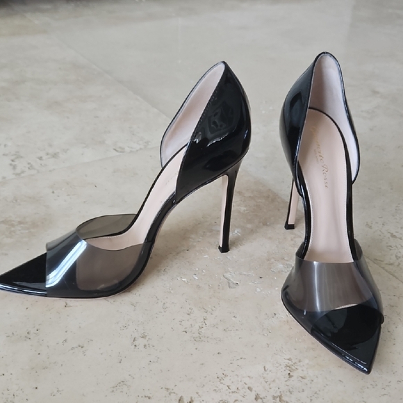 Gianvito Rossi Elegant Black Stiletto Heels - Picture 1 of 6